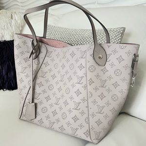 New Louis Vuitton Mahina Handbag